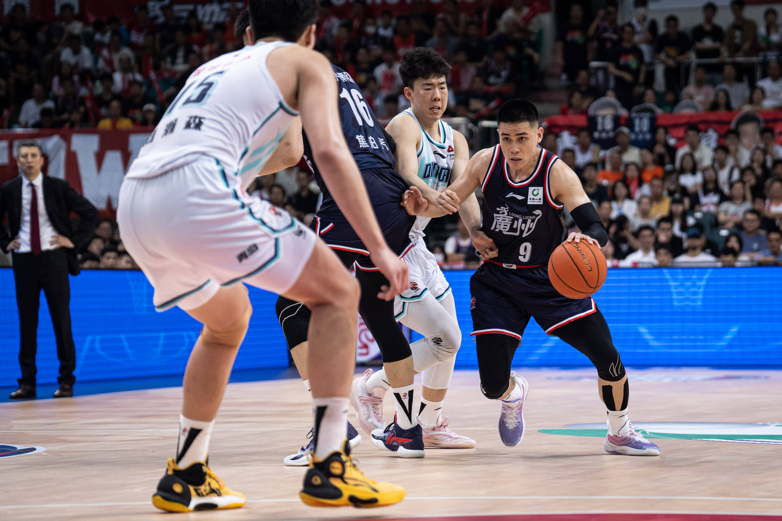 更多地围绕 更多地围绕